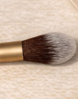 F4 SMALL POINTED POWDER BRUSH