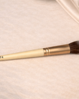 F4 SMALL POINTED POWDER BRUSH